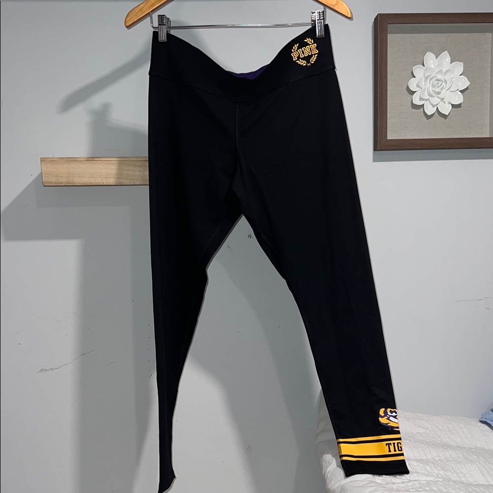 PINK Victoria's Secret Black LSU Leggings LSU tiger logo‎
